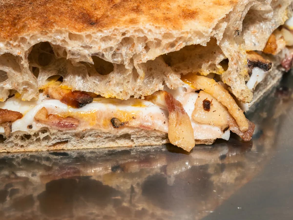 Puccia Boscaiola con funghi e tartufo