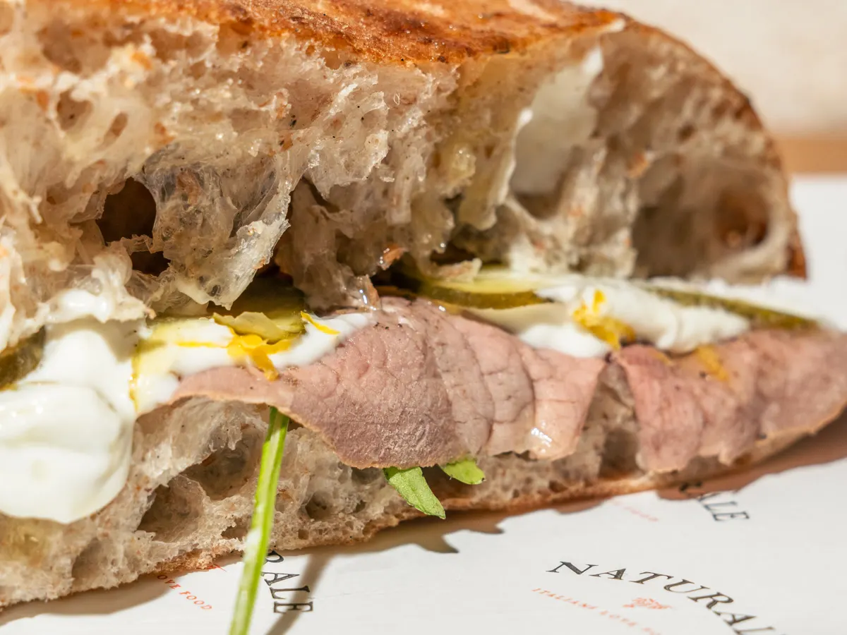 Puccia Piemontese con carpaccio di roast beef