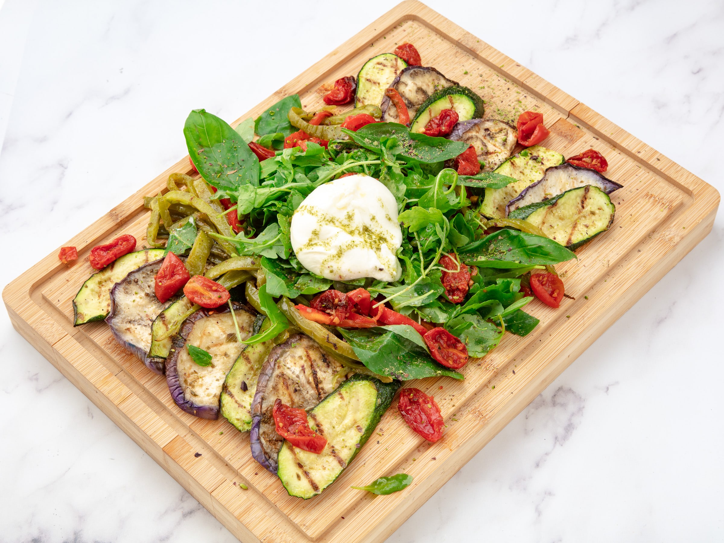 planche vegetarienne à partager avec burrata